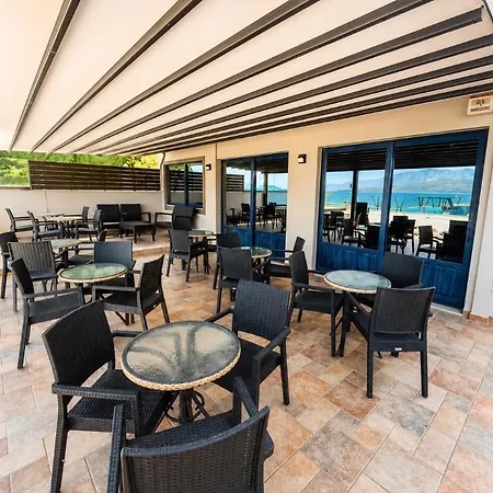 Ξενοδοχείο Ionian Hospitality - Fully Renovated - Seafront
