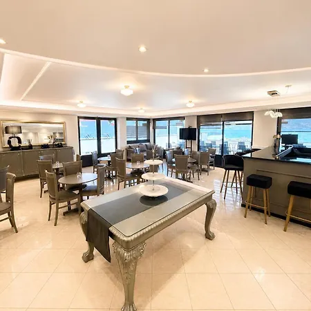Ionian Hospitality - Fully Renovated - Seafront Ξενοδοχείο 3*