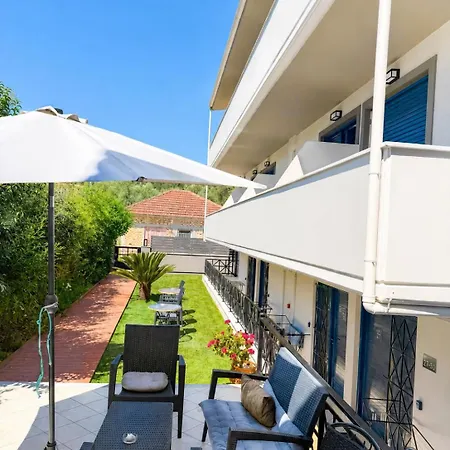 Ionian Hospitality - Fully Renovated - Seafront Ξενοδοχείο